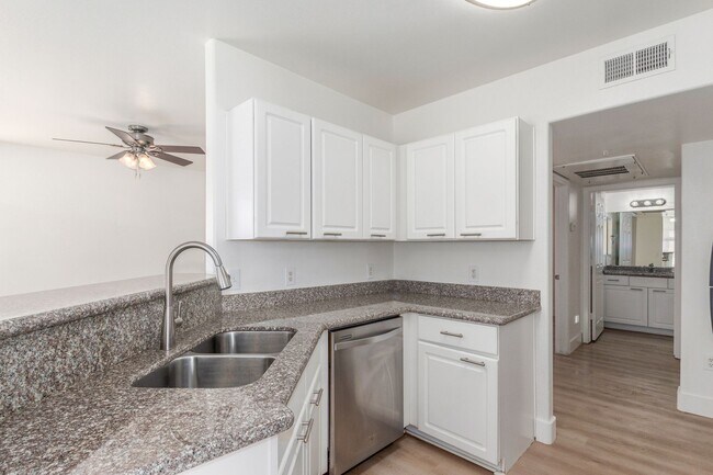Building Photo - 2 Bedroom 2 Bathroom Condo- Downtown Gilbert