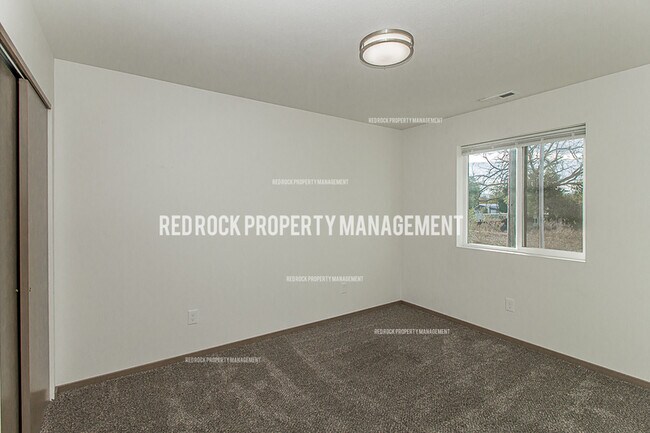 Foto del edificio - 11918 E 2nd Ln