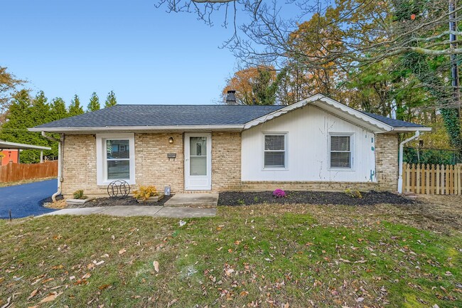 Building Photo - 601 Boxelder Dr