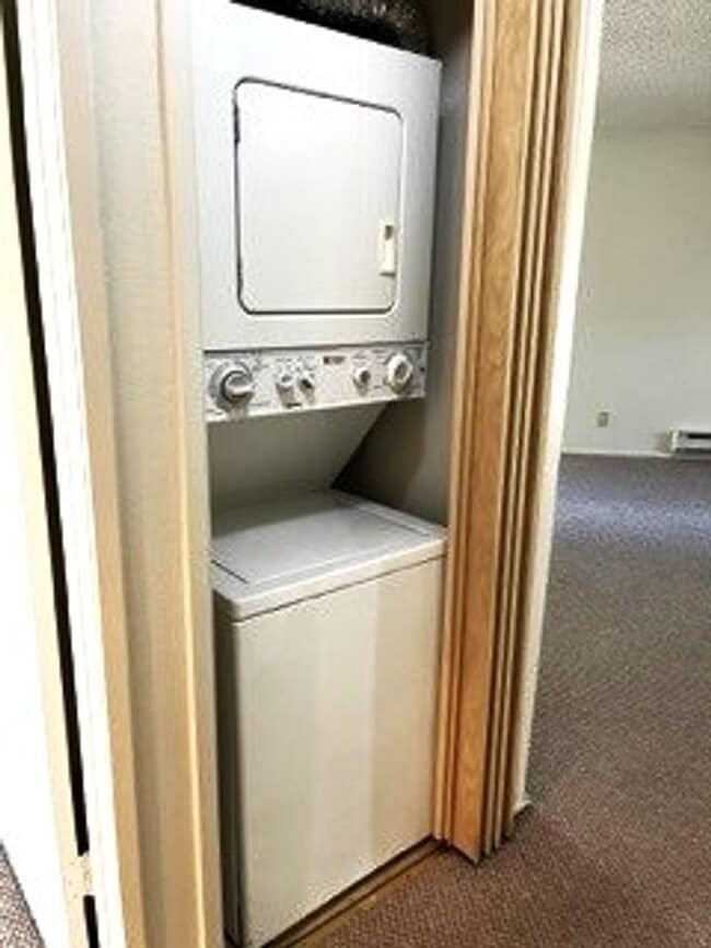 Building Photo - Great Condo in Desirable Fremont ***Move-in Special***