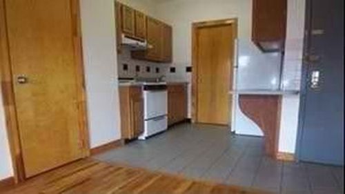 Building Photo - 520 9th Ave