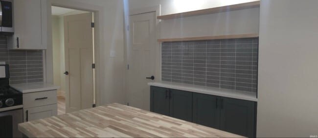 Building Photo - 1117 N Iowa St