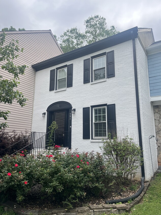 Foto principal - 591 Salem Woods Dr SE