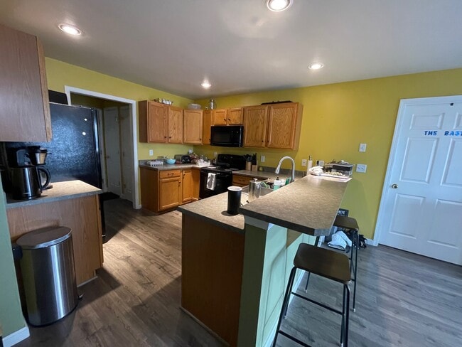 Building Photo - 401 N River Rock Dr