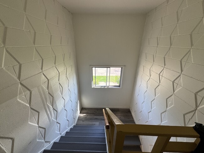 Building Photo - 46 Terris Ave