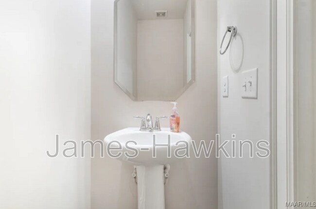 Foto del edificio - 5876 Blevins Cir