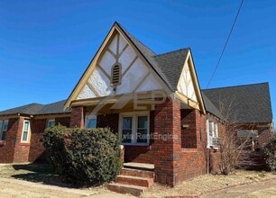 Building Photo - 1003 NE 17th St