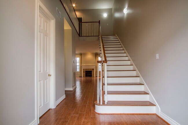 Building Photo - 2816 Bering Dr