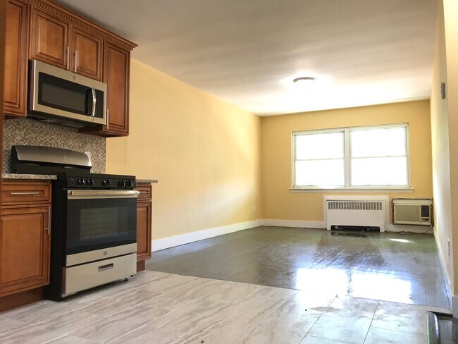 Living Room - 3014 Gunther Ave
