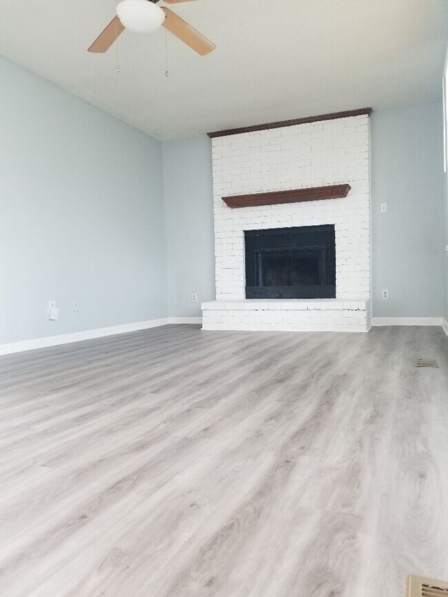 Foto del edificio - 112 Kelly Ct