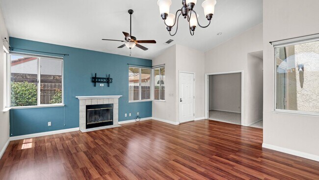 Foto del edificio - 957 McCoy Creek Cir