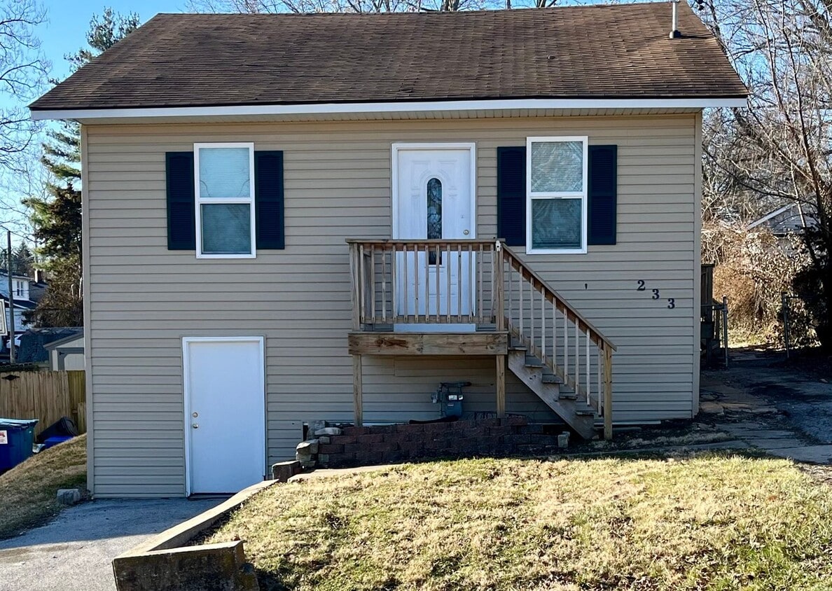 233 Flora Ave, Godfrey, IL 62035 House Rental in Godfrey, IL