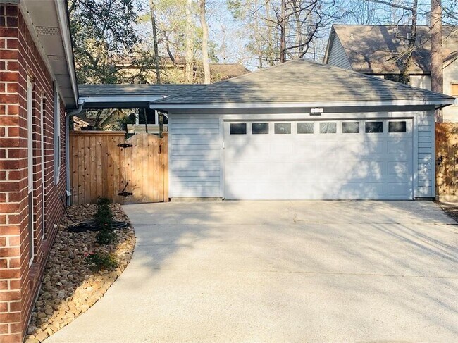 Foto del edificio - 39 Silent Brook Pl