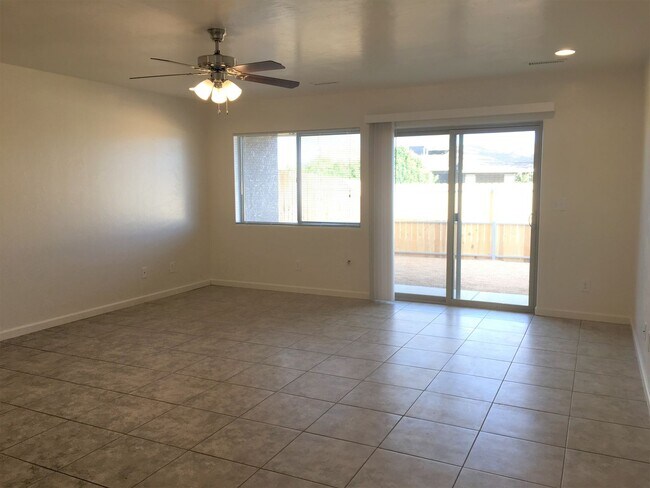Foto del edificio - 4483 N Miner Rd