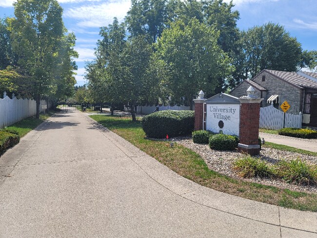 Foto del edificio - 606 Ravens Lake Dr
