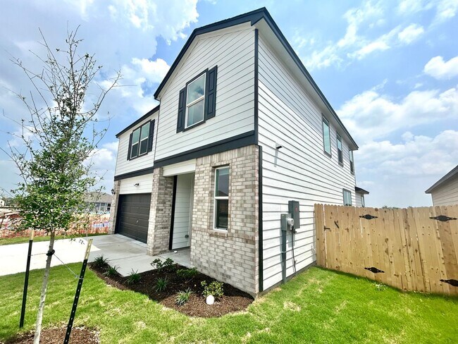 Building Photo - Spacious & Updated 4/BR 3/5/BA Home with M...