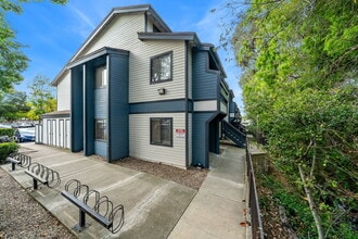 Building Photo - 25 Stenner St