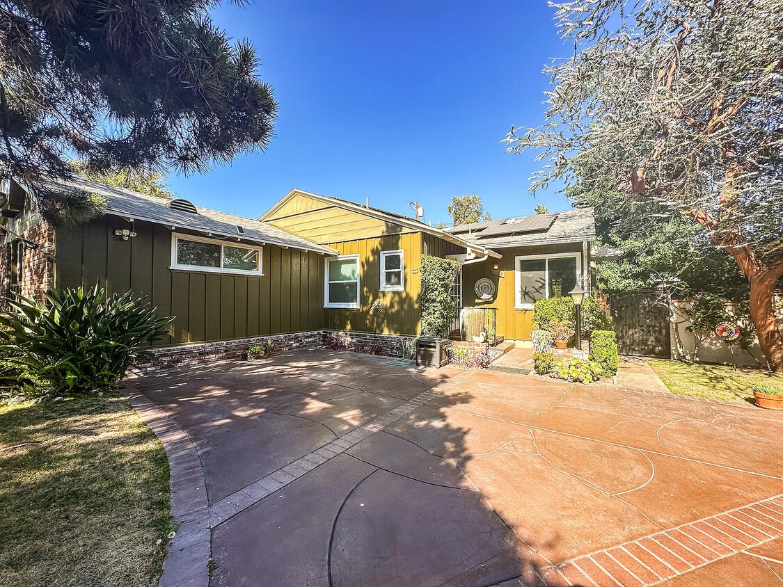 Front - 5714 Simpson Ave