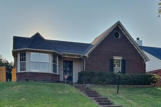Building Photo - 1633 Dexter Ln
