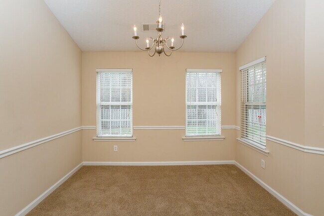 Foto del edificio - 325 Grover Turner Way