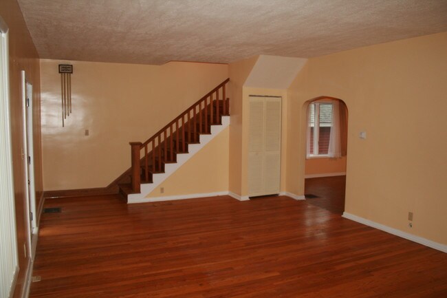 Sala de estar - 1232 Montrose Ave