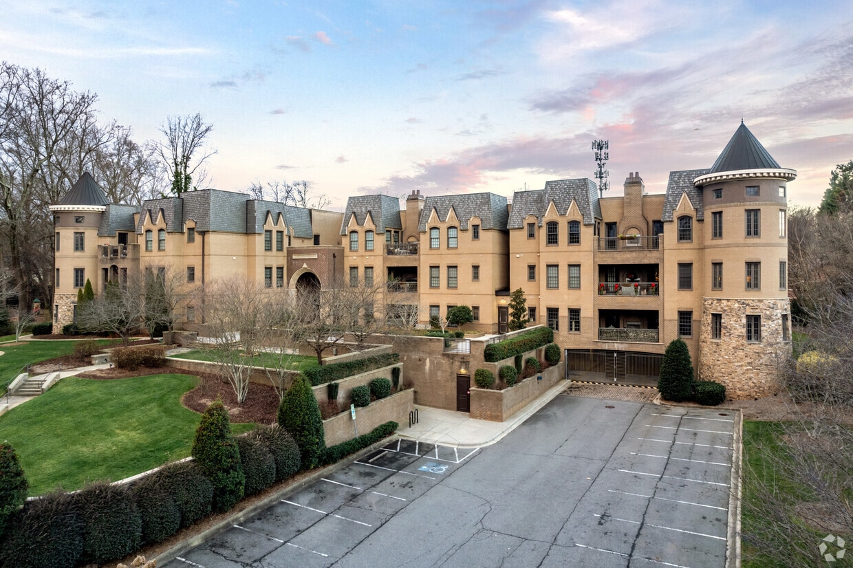Parkwood Knoll Apartments in Charlotte, NC