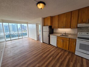 Building Photo - 1655 Makaloa St