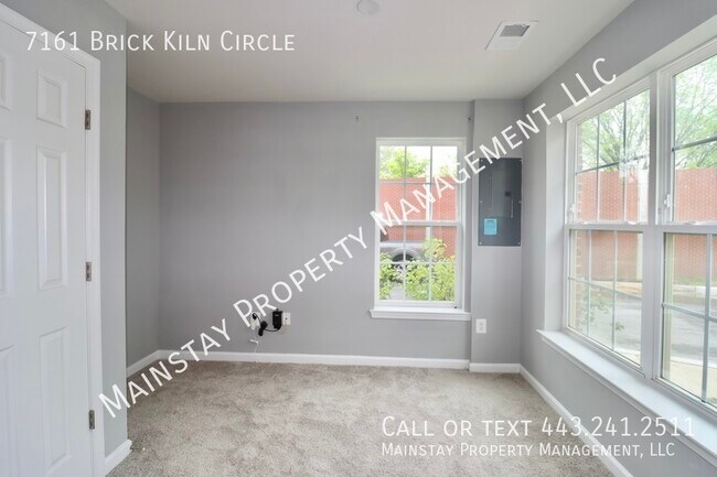 Building Photo - Rarely Available End Unit Townhome With Ga...