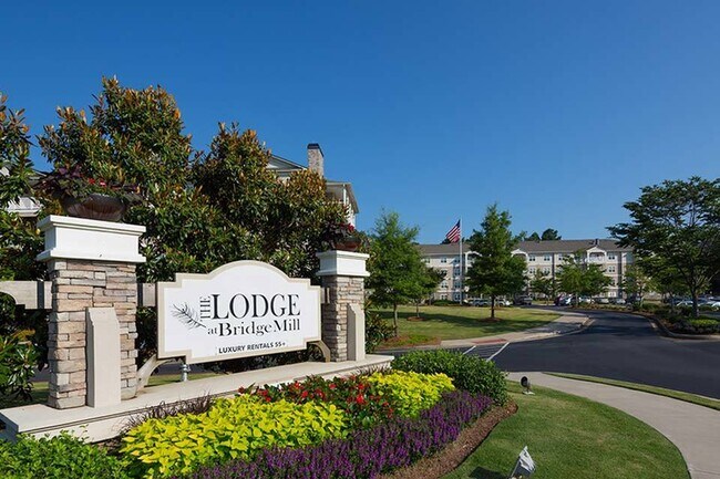 Líneas limpias y presencia acogedora. - The Lodge at BridgeMill