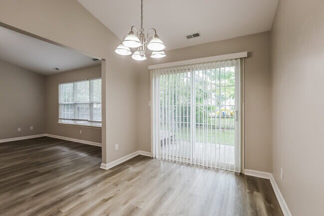 Foto del edificio - 6114 King Lear Ct