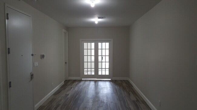 Foto del edificio - 50 Tompkins Ave