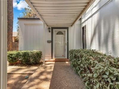 Building Photo - 414 Hollyhill Ln