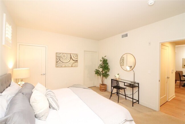 Primary Bedroom - 436 S Virgil Ave