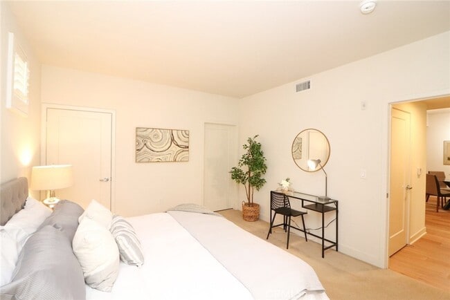 Primary Bedroom - 436 S Virgil Ave