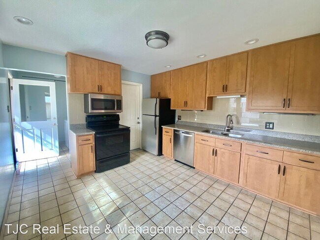 Building Photo - 3 br, 1 bath House - 2575 S Birch Street
