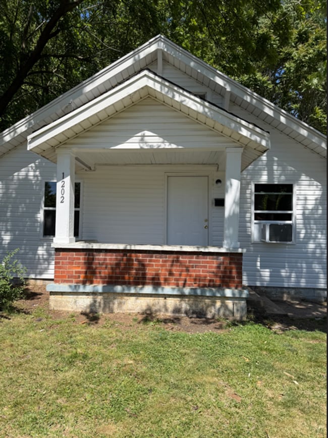 Building Photo - 1202 Cates St