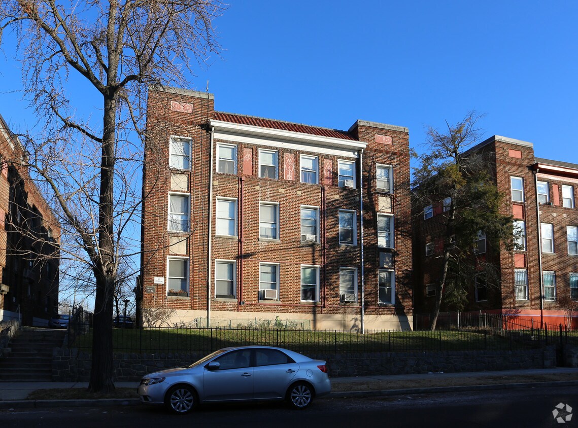 Foto del edificio - 1443 Spring Rd NW