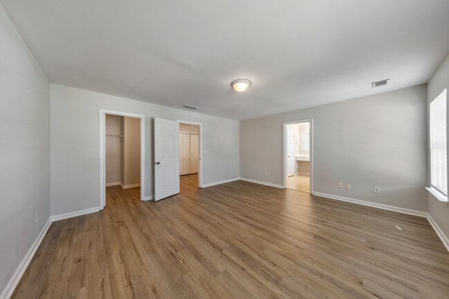 Foto del edificio - 2830 Mayfair Dr