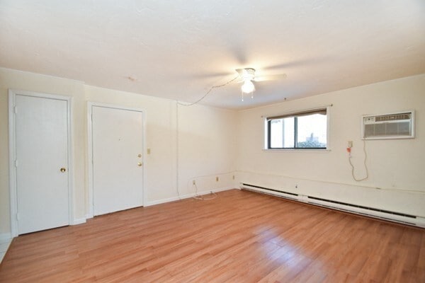 Foto del edificio - 23 Erick Rd