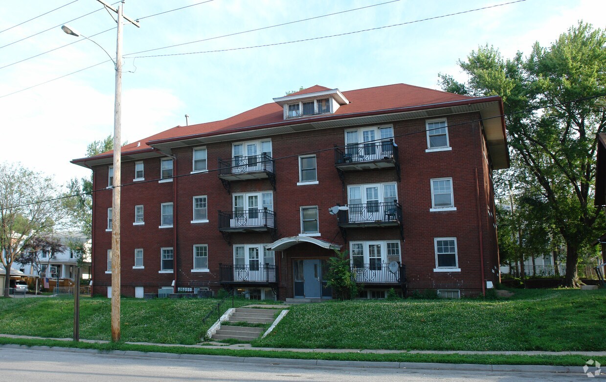 Building Photo - 2968 Poppleton Ave