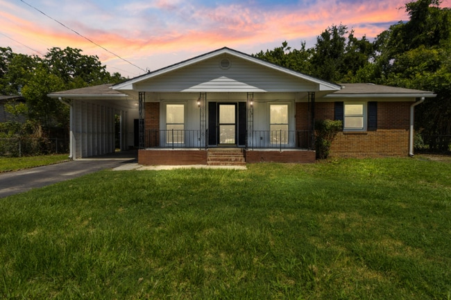 Building Photo - 738 Moriston Rd