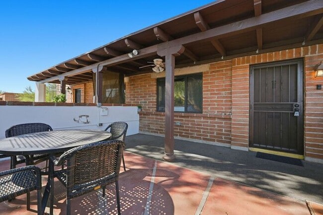 Foto del edificio - Charming Furnished, 55+ Community in Green Valley!