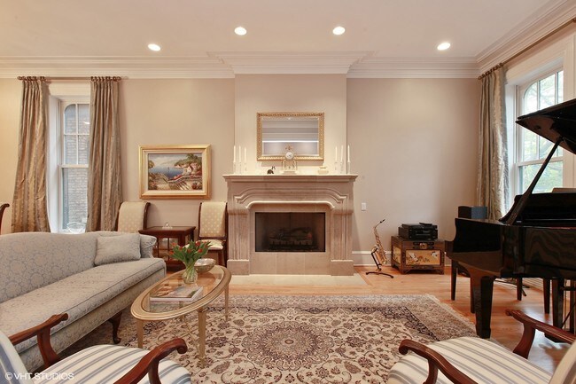 Foto del edificio - 851 W Webster Ave