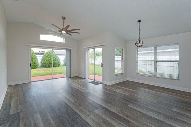 Building Photo - Charming 3-Bedroom Home for Rent in South ...
