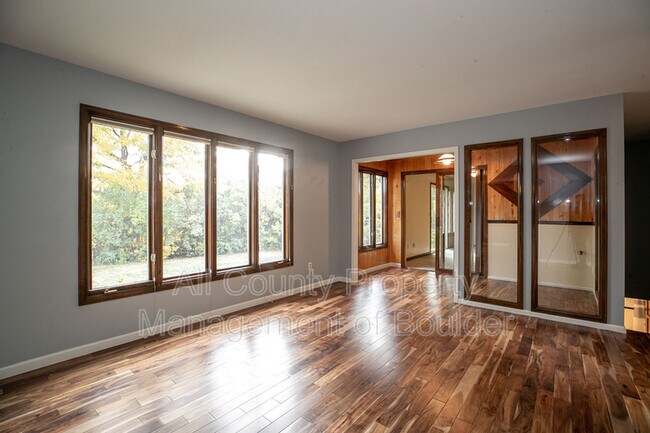 Foto del edificio - 470 Sutton Cir