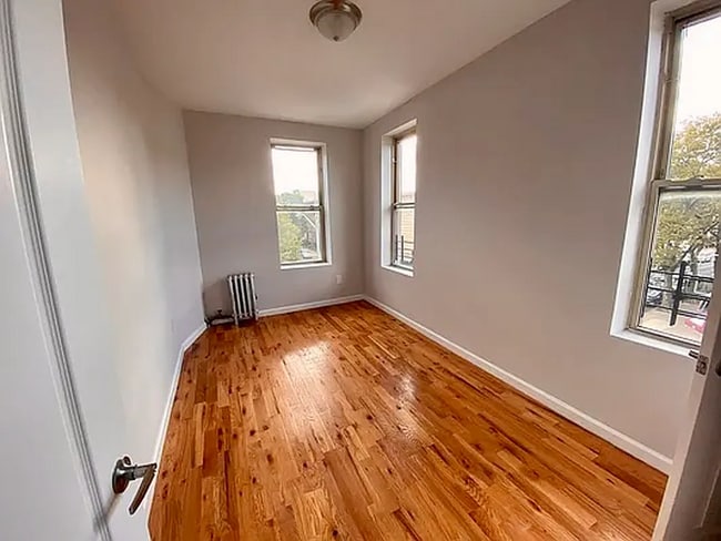 Foto del edificio - 451 Irving Ave