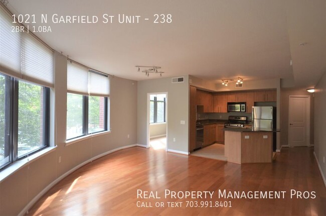 Building Photo - Sunny Corner Condo at Clarendon 1021!