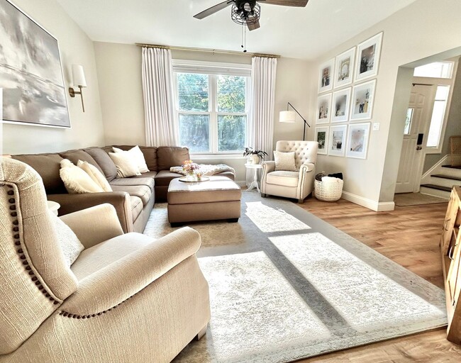 Foto del edificio - 1 Mile to Country Club! Sleeps 10!