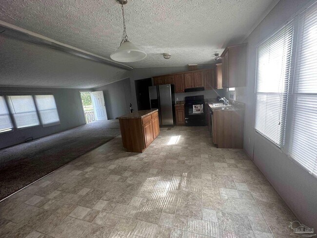 Building Photo - 10106 Pensacola Blvd