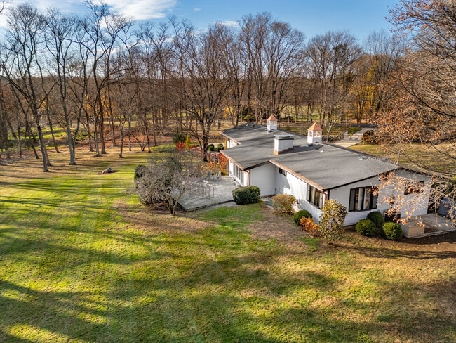 Building Photo - 1001 Hulls Farm Rd